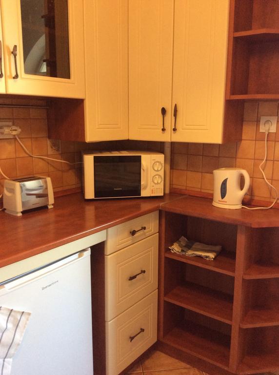 Comedy Apartment بودابست الغرفة الصورة
