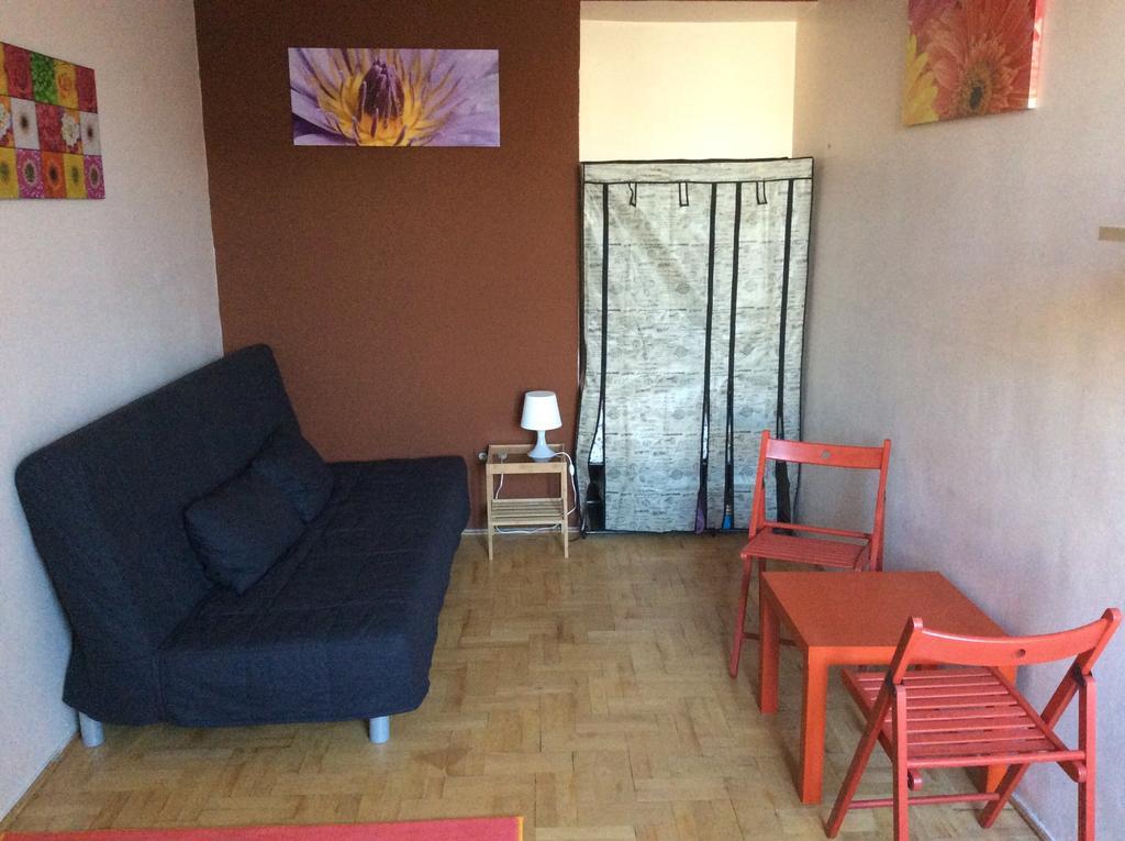 Comedy Apartment بودابست الغرفة الصورة