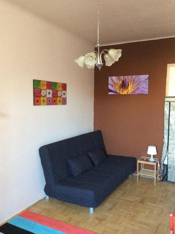 Comedy Apartment بودابست الغرفة الصورة