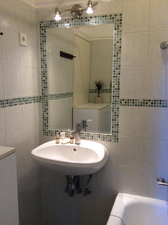 Comedy Apartment بودابست الغرفة الصورة